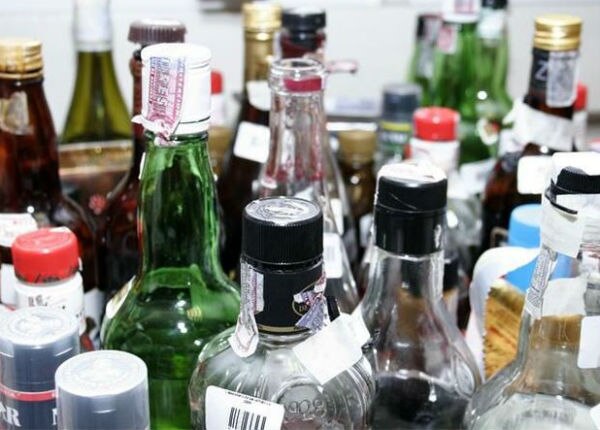 Decomisan alcohol en  fiestas clandestinas