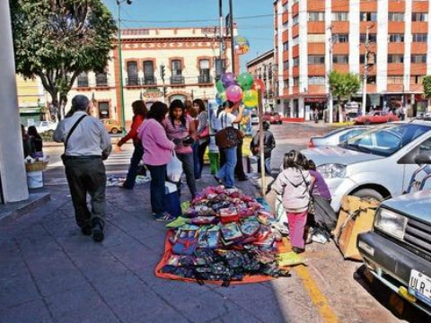 Dan 163 permisos a ambulantes