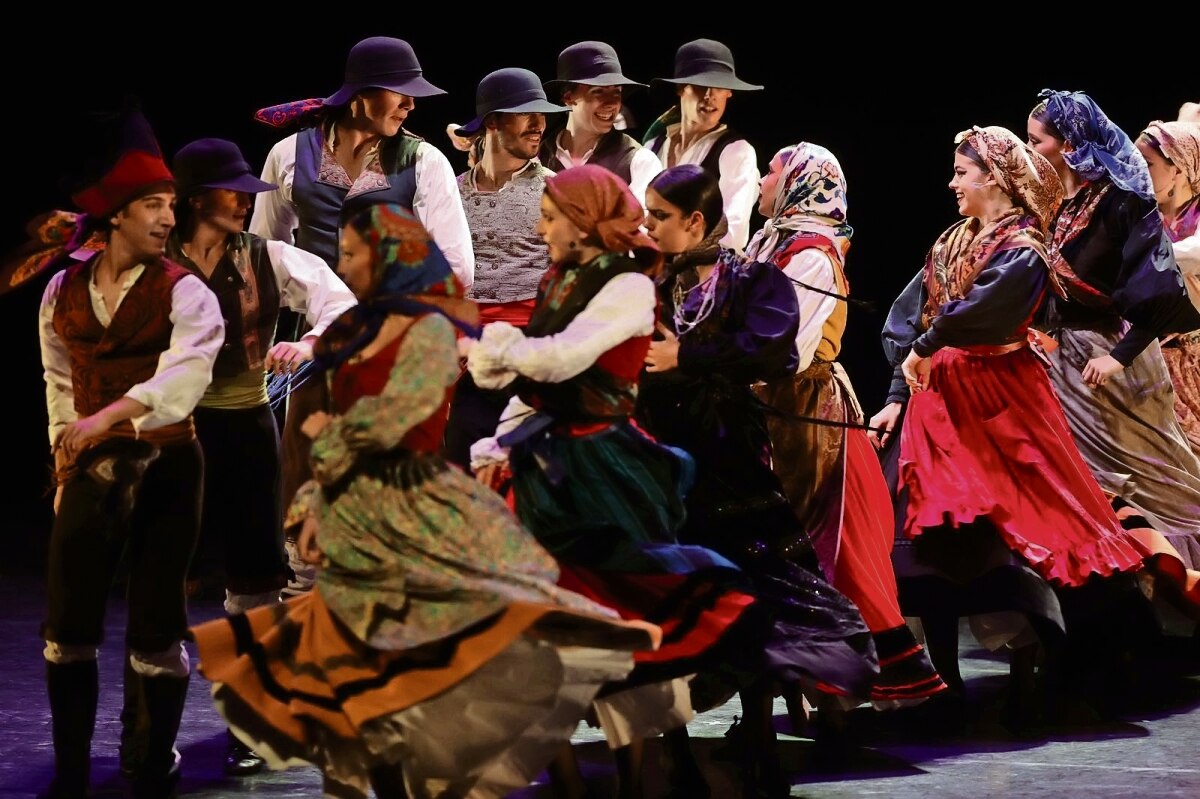 Rinden un homenaje a la danza española