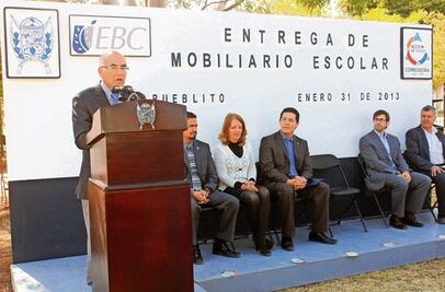 Mobiliario a escuelas de Corregidora