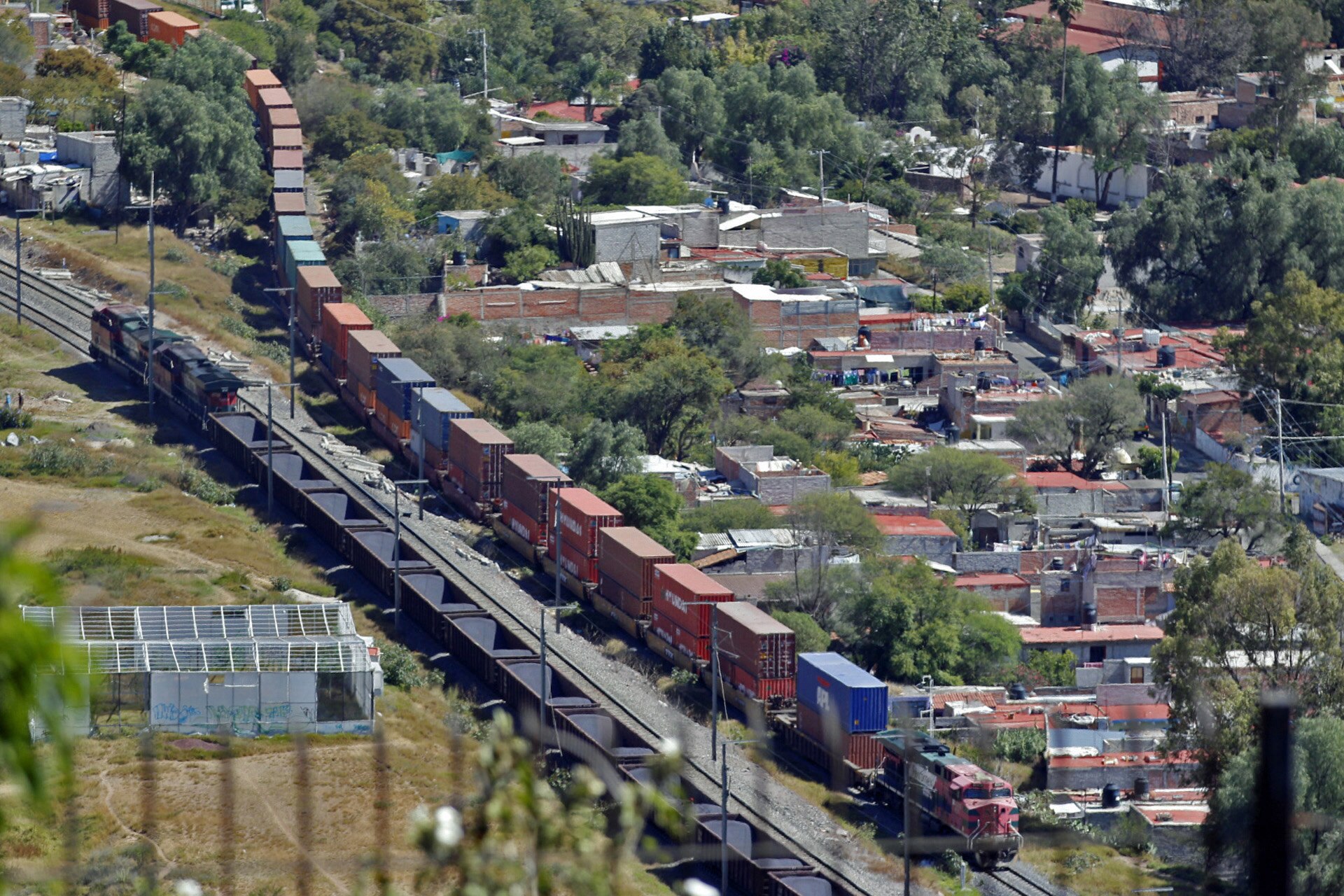 Cuestionan falta de paradas