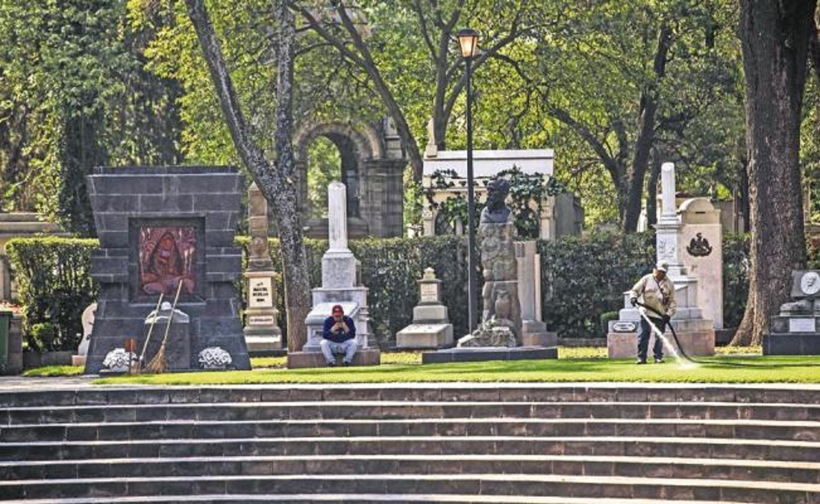 ¿Vivir cerca de un panteón es barato? Aquí te decimos