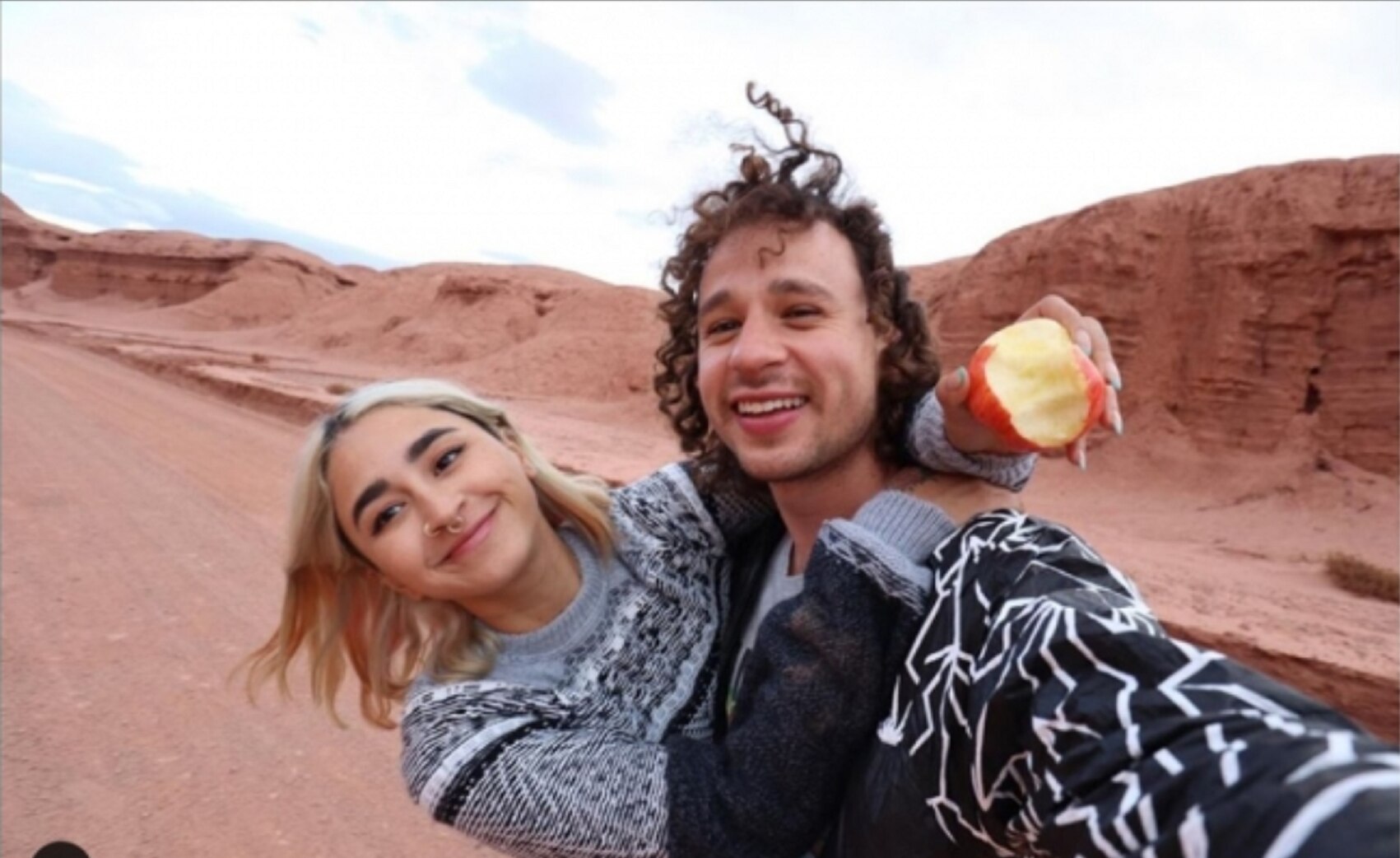 ¿Balconearon infidelidad de Luisito Comunica?