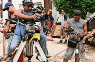 Desconocen obra para escuela de cine en TX 