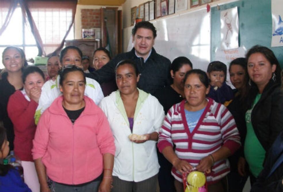 Astudillo realiza gira en Corregidora 