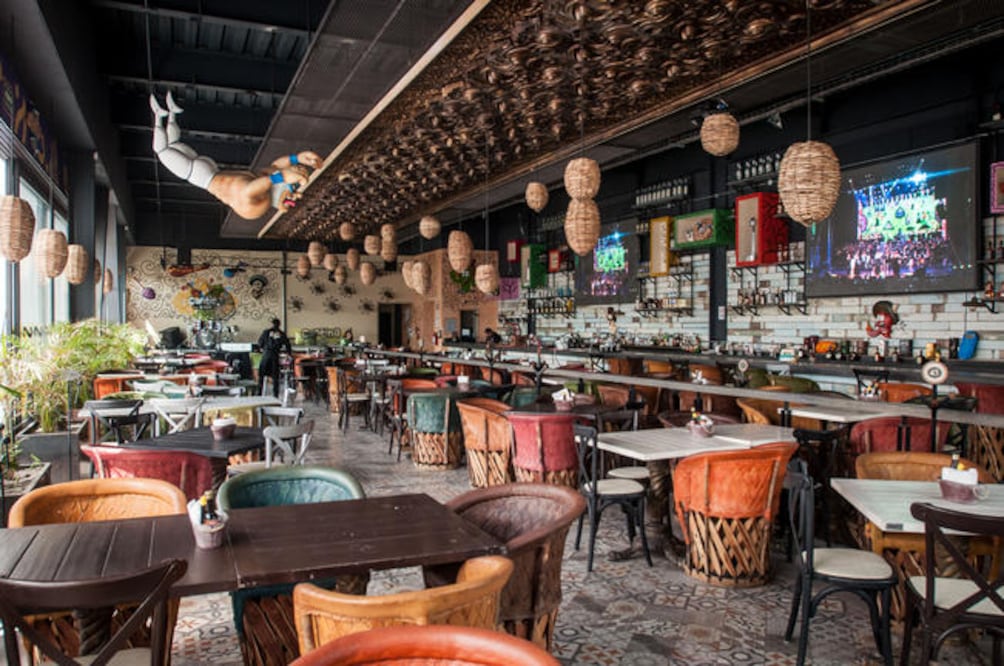 En la “Cantina México” exaltan el sabor nacional, los clásicos tragos cantineros y, desde luego, la fiesta, pues acá te podrás echar una buena bailada con la música en vivo o un palomazo con el mariachi. (FOTOS: RICARDO LUGO. EL UNIVERSAL)