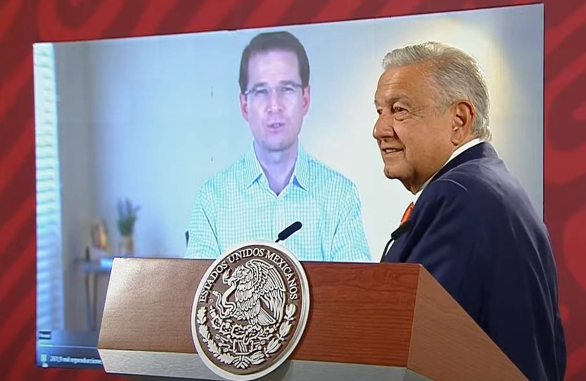 AMLO y Anaya se enfrentan por refinerías