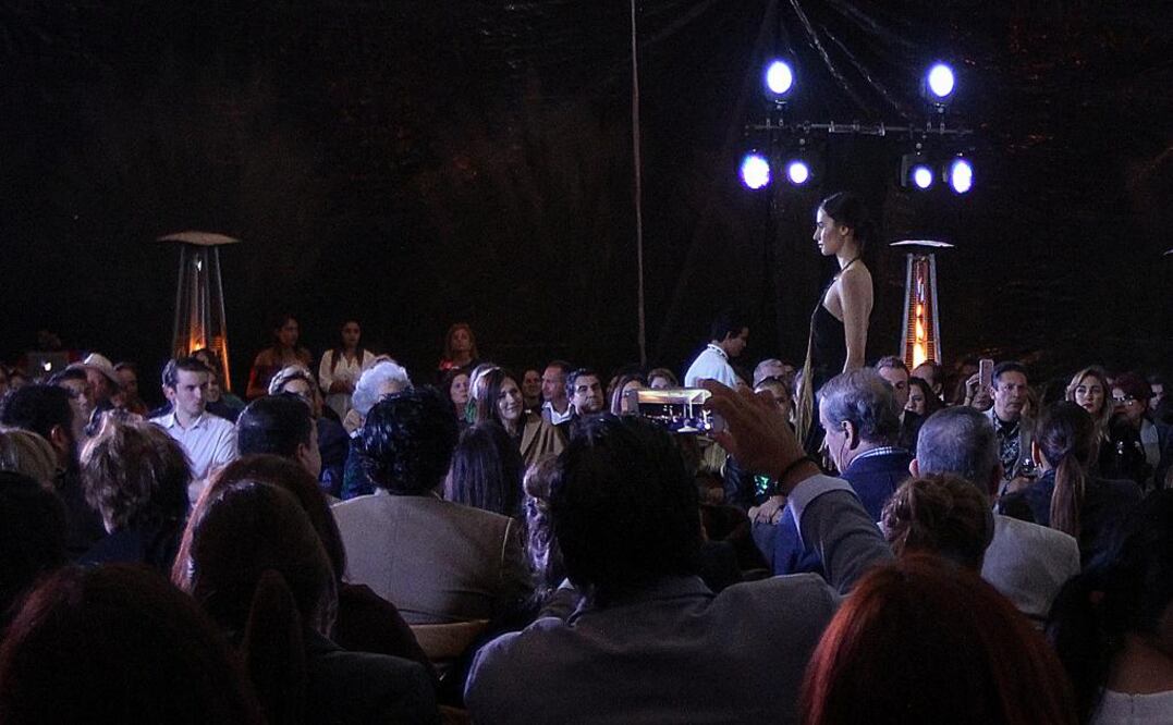 Glamour, brillo, colores y los mejores outfits fueron portados del 8 al 10 de noviembre en el marco de la celebración de la tercera edición de “Dress to Give, Fashion Days”, un festival que convirtió a San Miguel de Allende en la capital de la moda mexicana.