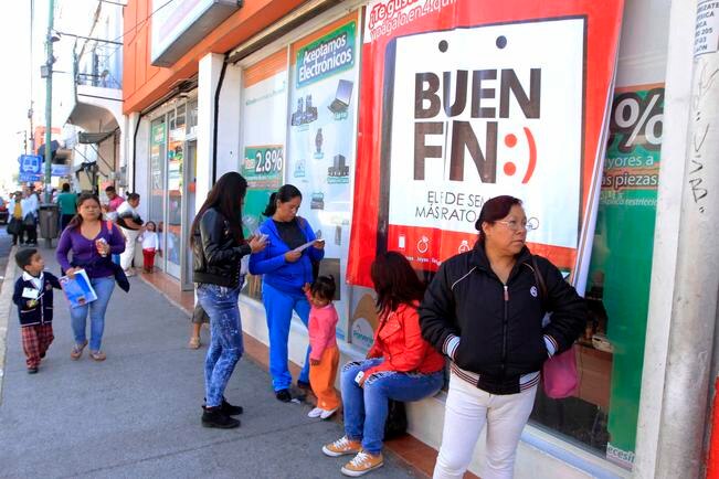 Se estima que 93% de los mexicanos piensa aprovechar la temporada para realizar una compra, y de ellos, 31% considera adquirir productos electrónicos, como pantallas, smartphones , equipos de cómputo o tabletas. Foto: César Gómez