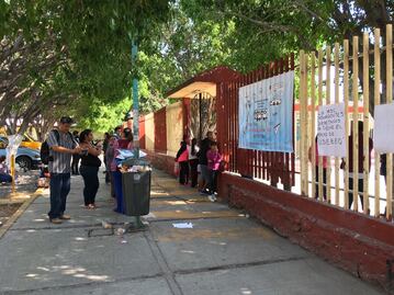 Acusan docentes de escuelas de tiempo completo falta de pago