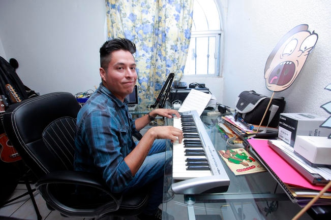 Giovani ha creado jingles para diferentes partidos políticos, pero en su mayoría para el PAN. FOTO: CÉSAR GÓMEZ