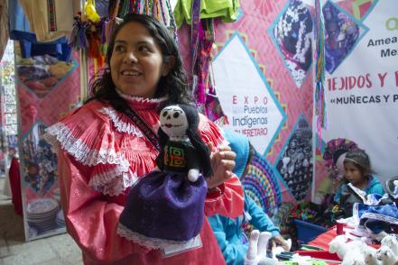 Entretejiendo conciencia: Mujeres bordadoras de Amealco