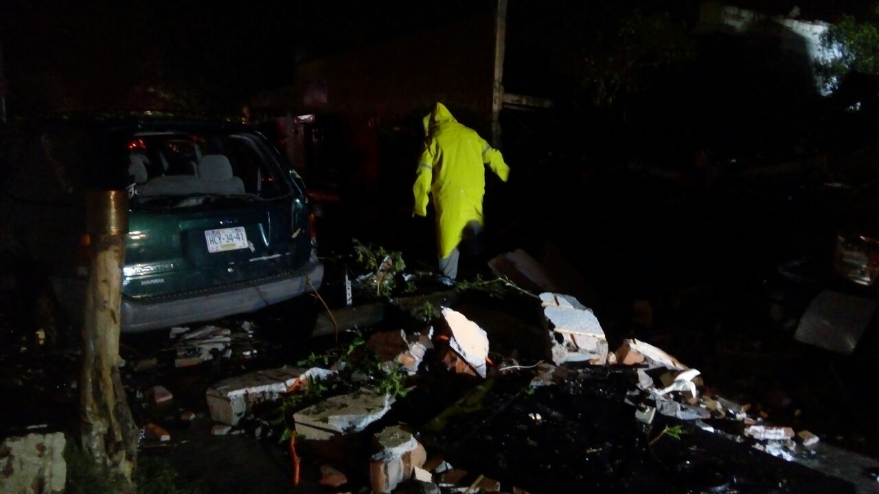 Bomberos lesionados por explosión de tanque de gas en Tequisquiapan