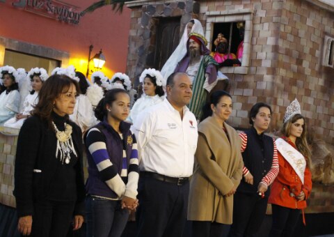 Inició el desfile del carro de la Posada