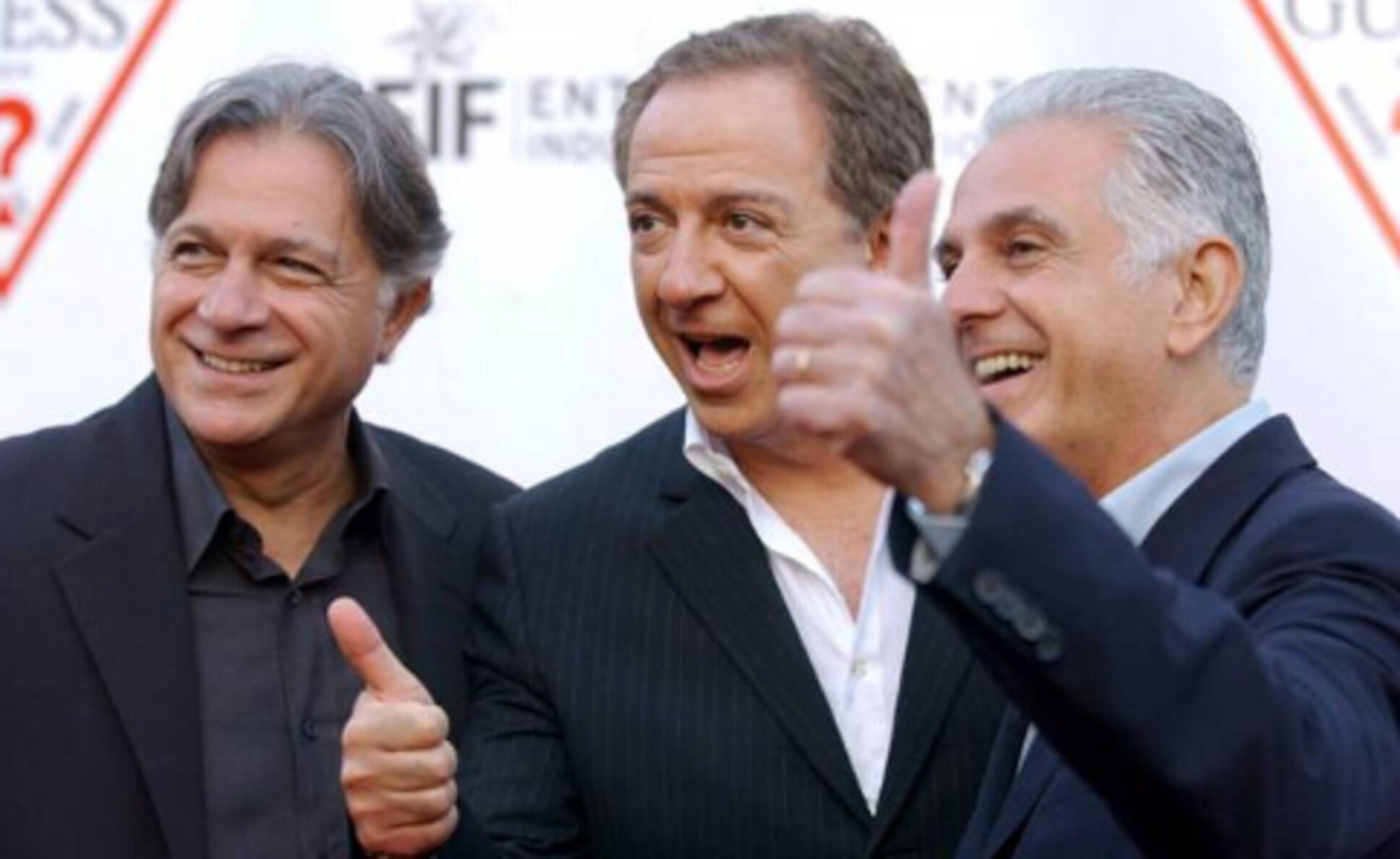 Paul Marciano (c) ha negado las acusaciones sexuales en su contra FOTO: AP