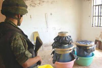 Aseguran químicos y equipo para drogas