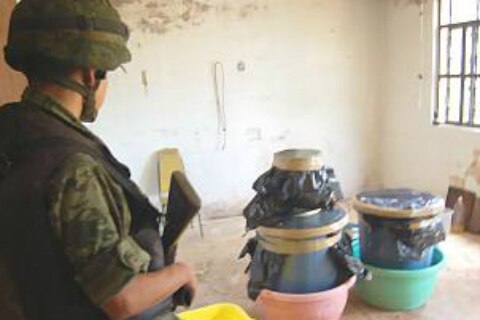 Aseguran químicos y equipo para drogas