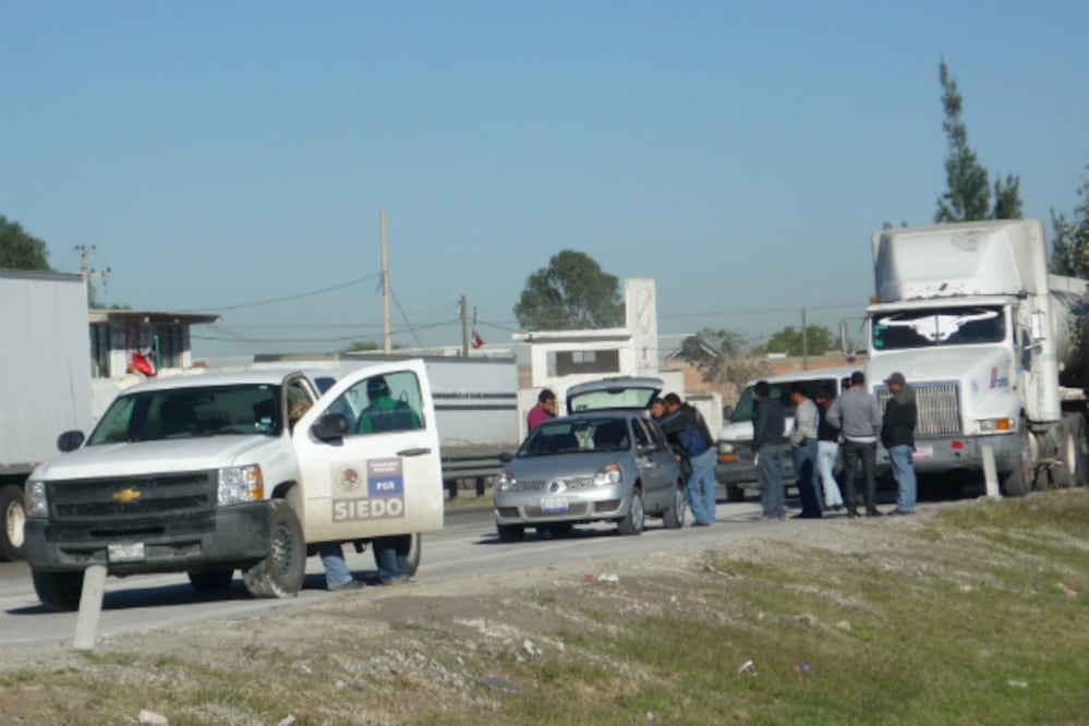 Chocan unidades de SIEDO