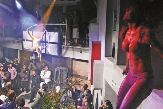 Acusan a inspectores de encubrir a table dance