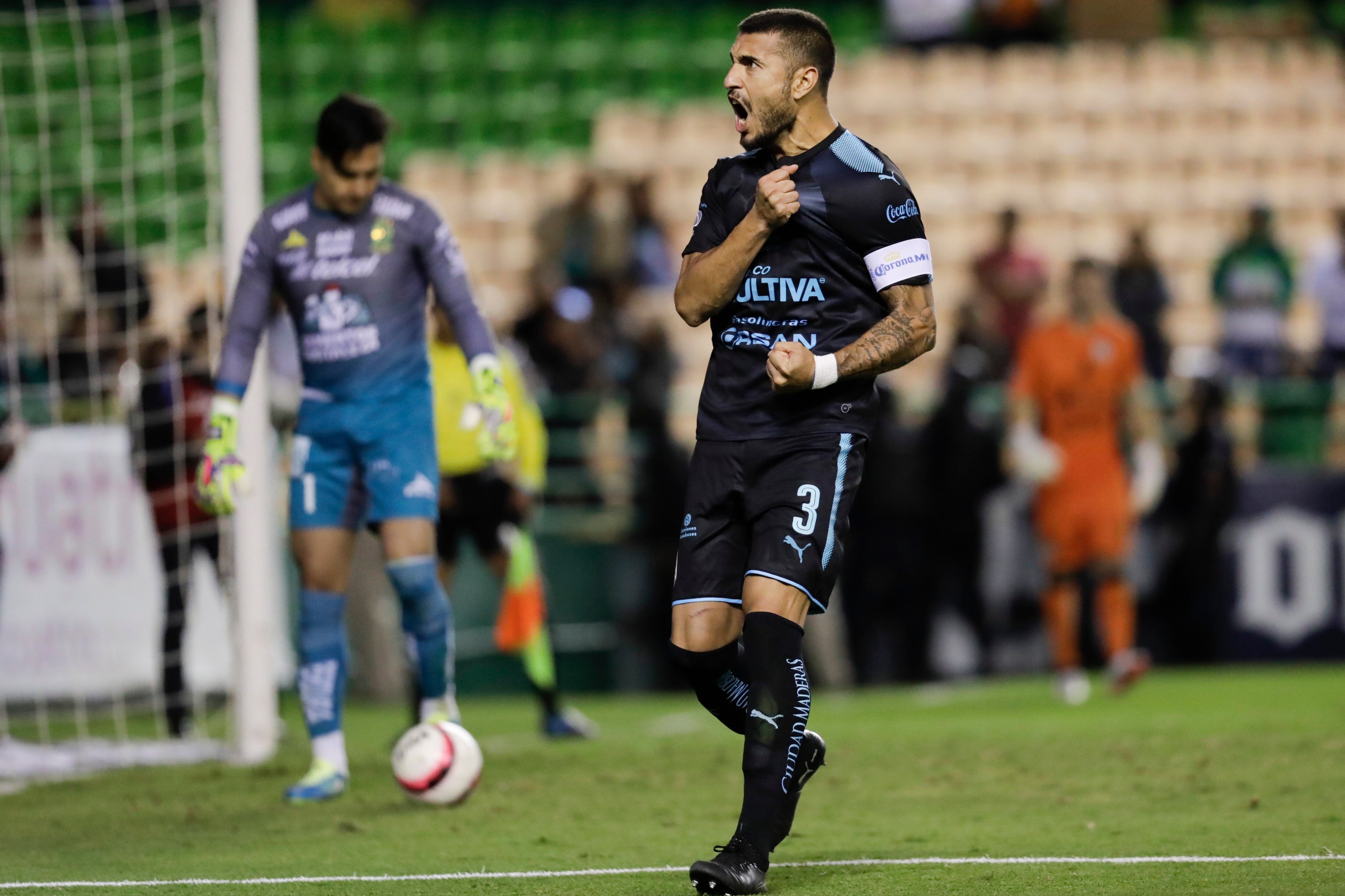 Debut soñado para Tena al frente de Gallos Blancos