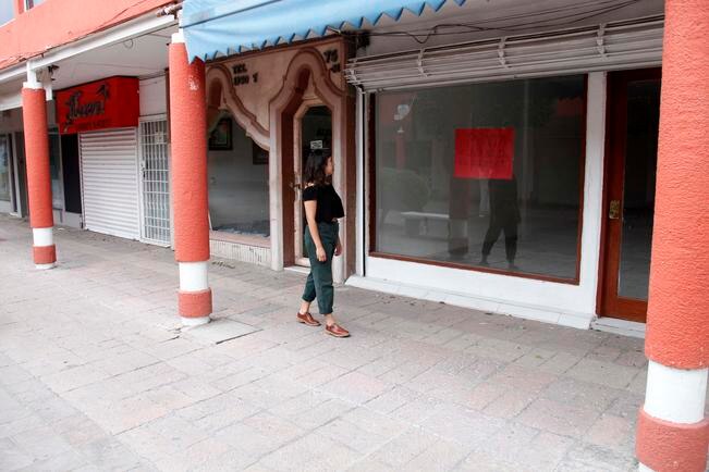 Al llegar a Plaza las Américas lo primero que se ve son las plumas del estacionamiento clausuradas, signo de un litigio legal que aqueja aún al centro comercial. FOTOS: GUILLERMO GONZÁLEZ