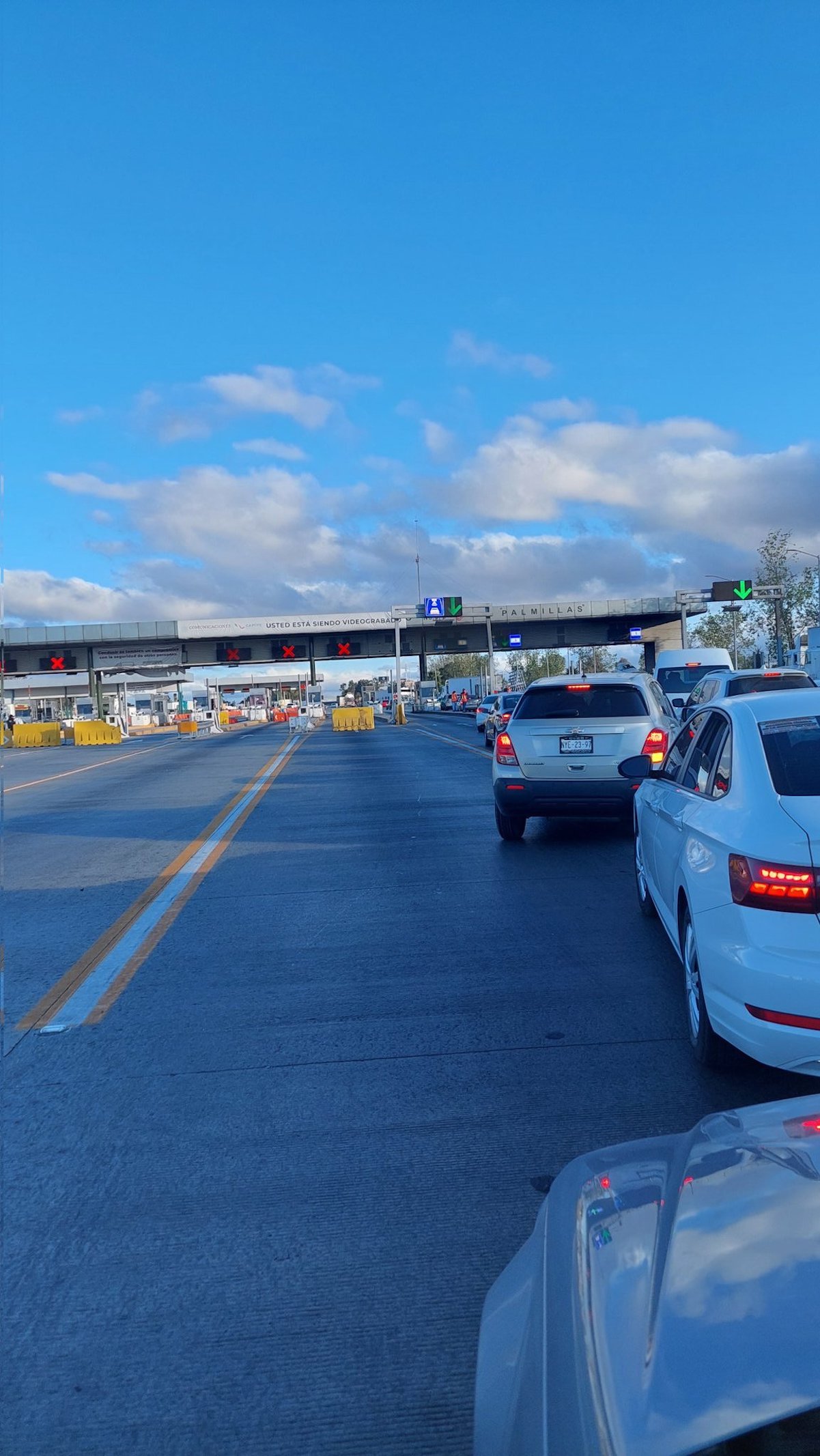 Automovilistas denuncian congestión en la caseta de Palmillas en la México-Querétaro