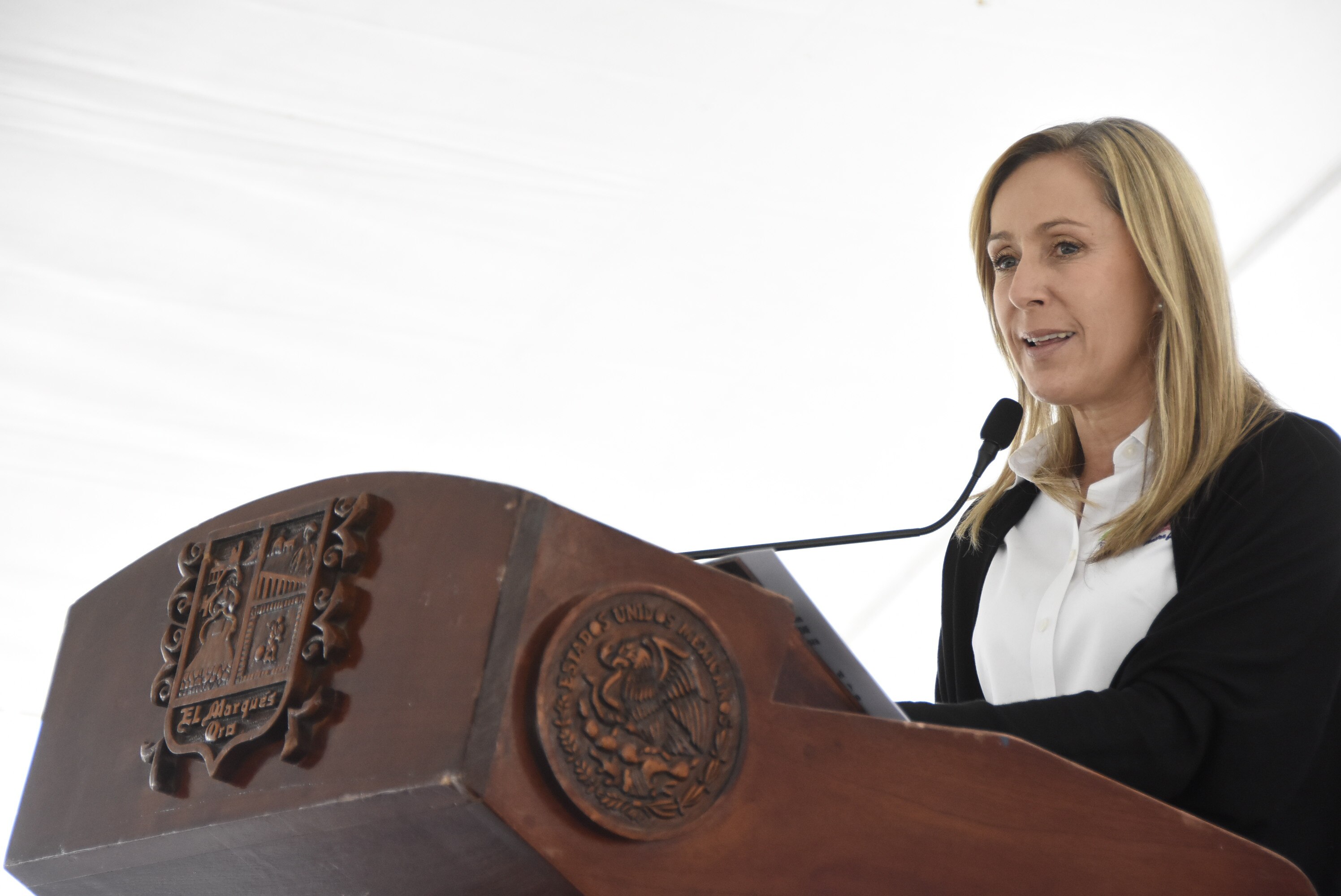 Presidenta del DIF de El Marqués presenta su primer informe