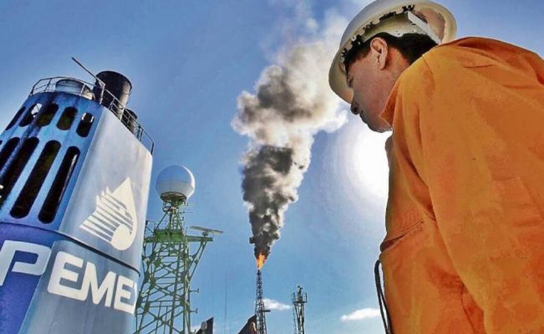 A pesar de las mejoras operativas y financieras alcanzadas durante el año, Pemex presentó una pérdida. Foto: Archivo El Universal