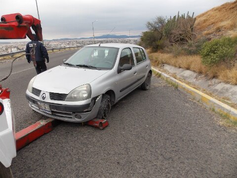 Choque entre carros deja saldo blanco