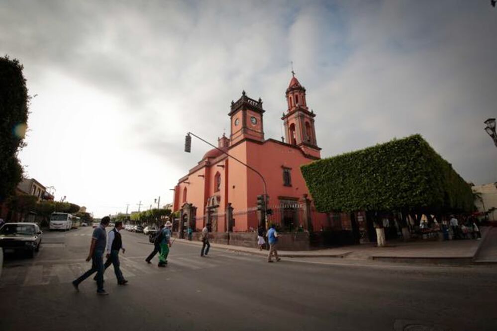 Con la finalidad de mejorar las condiciones del centro y atraer visitantes, también sugieren dignificar las fachadas de los comercios (ARCHIVO EL UNIVERSAL)