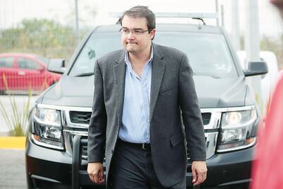 Investigan a 10 por incremento en salarios