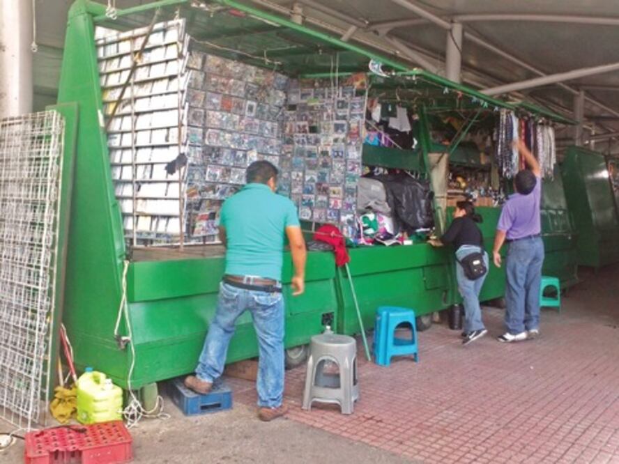 Verifican operación de comerciantes