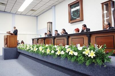 UAQ entrega  premio a  dos investigadoras