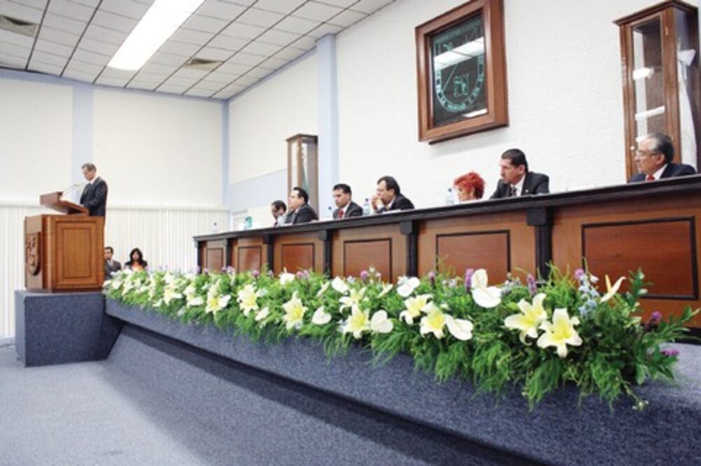 UAQ entrega premio a dos investigadoras