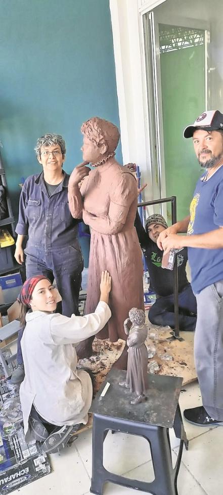 Inmortaliza a la primera médica en México 