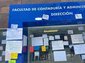 Protestan en la Facultad de Conta de la UAQ; denuncian represión