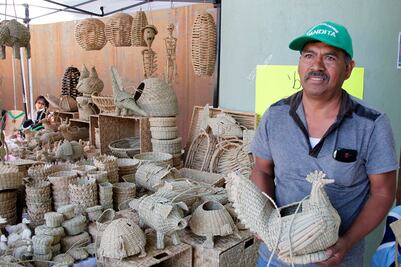 “Trabajar el tule es un orgullo familiar y nos mantiene”: Salvador