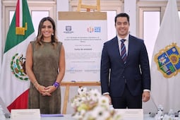 Alessandra y Felifer firman un Acuerdo de Amistad