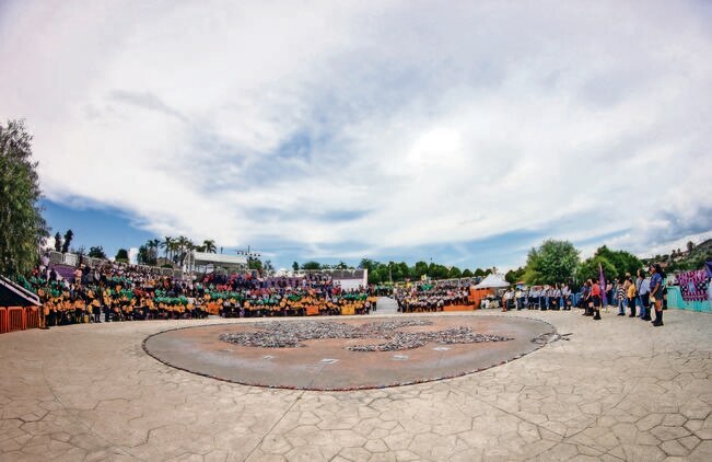 La flor de lis, creada en el Parque Bicentenario, representa poder, honor y lealtad . (FOTOS: LUIS SÁNCHEZ. EL UNIVERSAL)