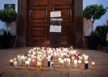 Llevan ataúd a presidencia municipal de San Juan del Río