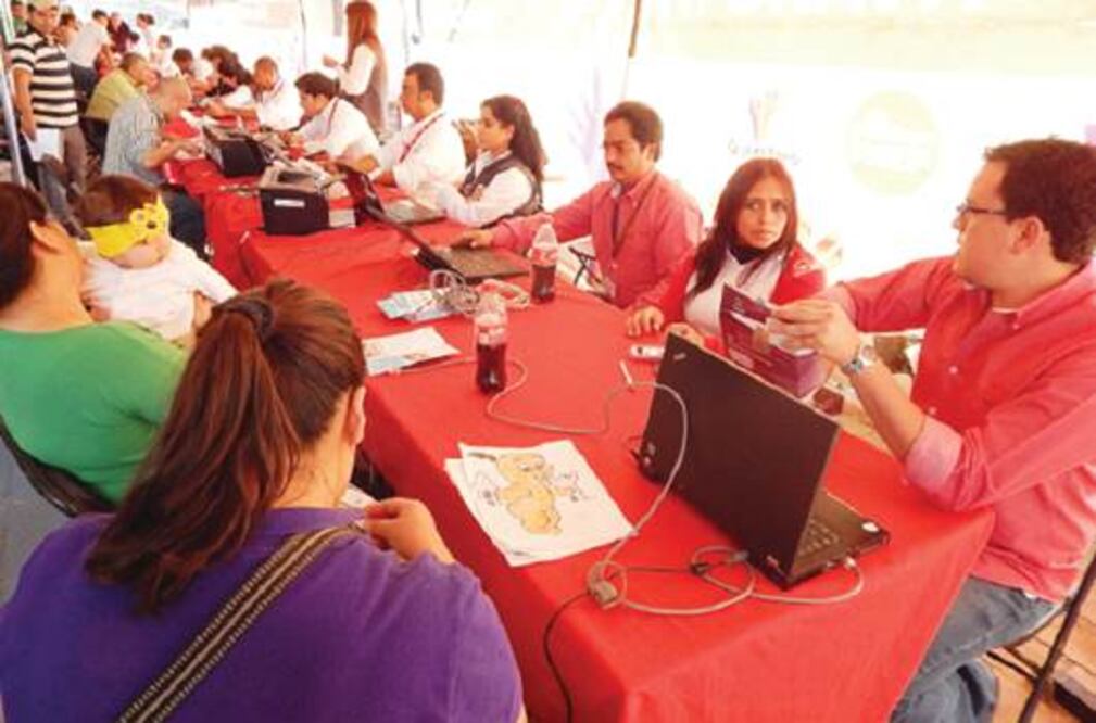 “Congelan" plazas y ahorra gobierno