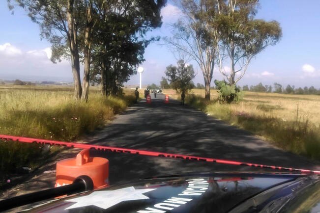 Localizan tres cadáveres en límites con el Edomex