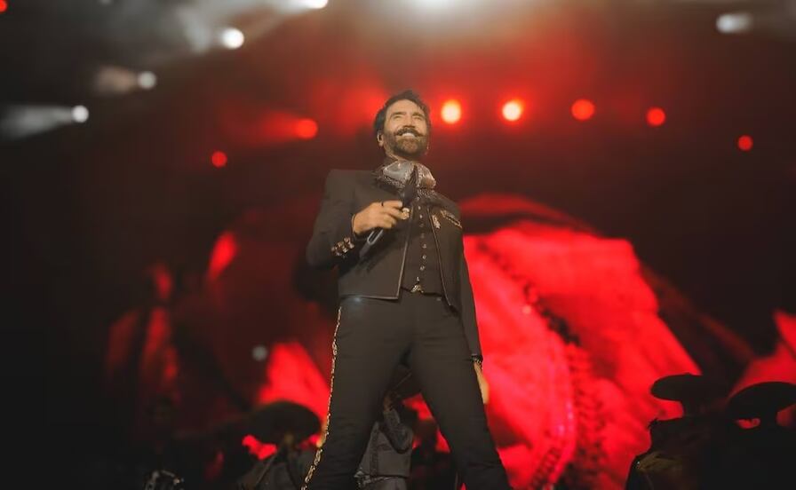 Alejandro Fernández ofrece "la serenata más grande del mundo" y enloquece a 270 mil personas en Guadalajara