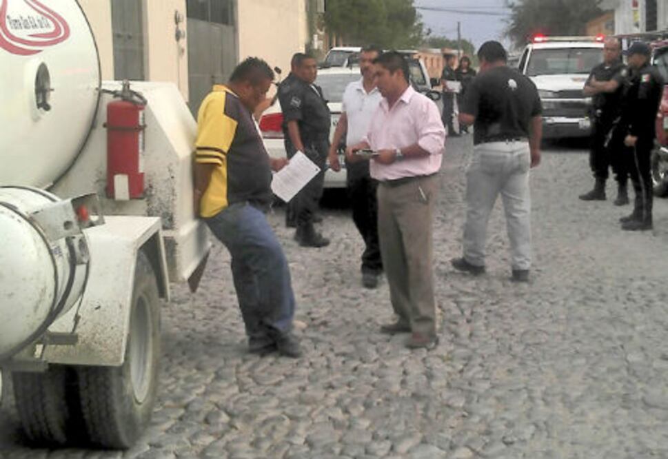 Detenido mientras recargaba cilindros