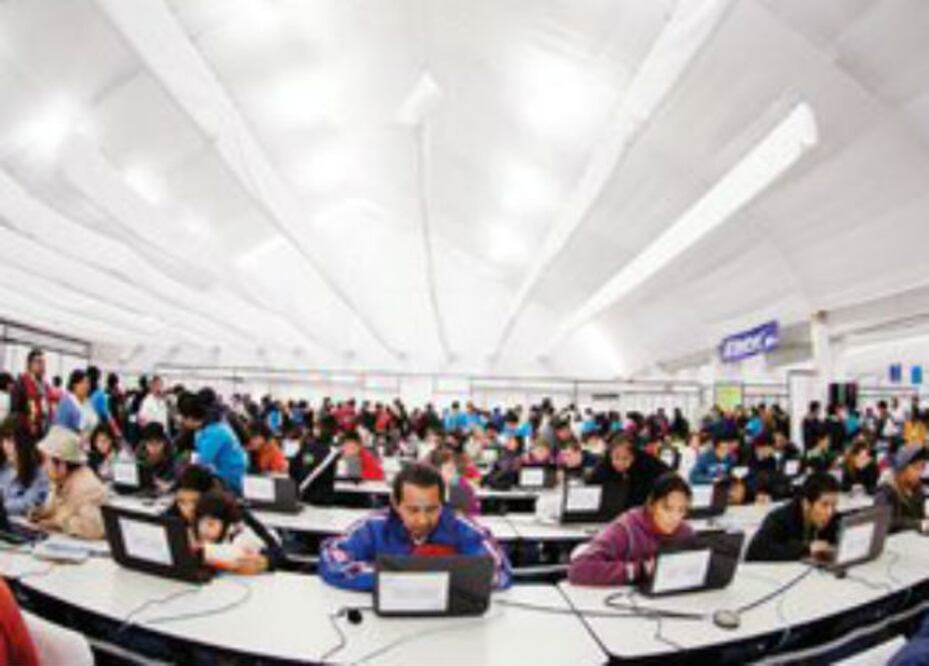Telmex y MIT firman convenio 
