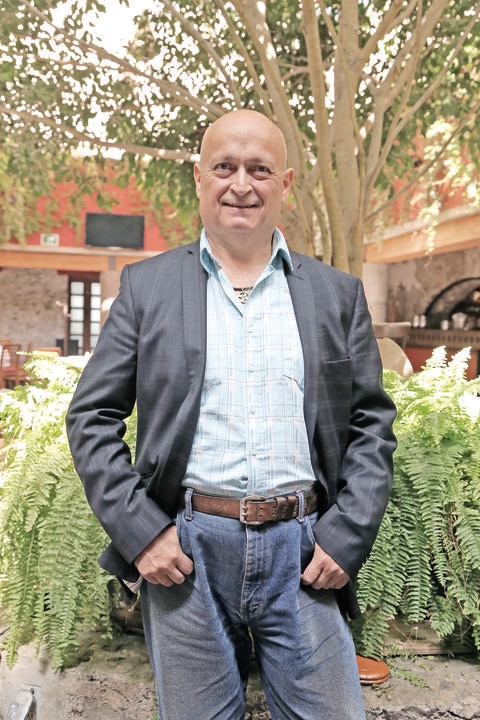 Héctor Campia, el hombre que vive para el rock