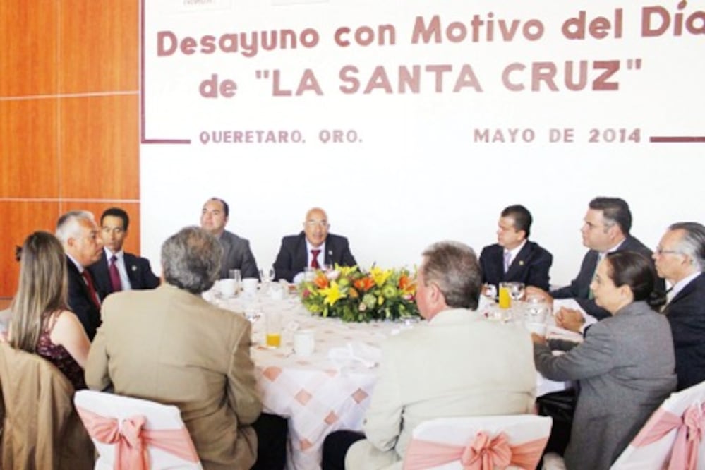 Festeja Loyola a constructores 