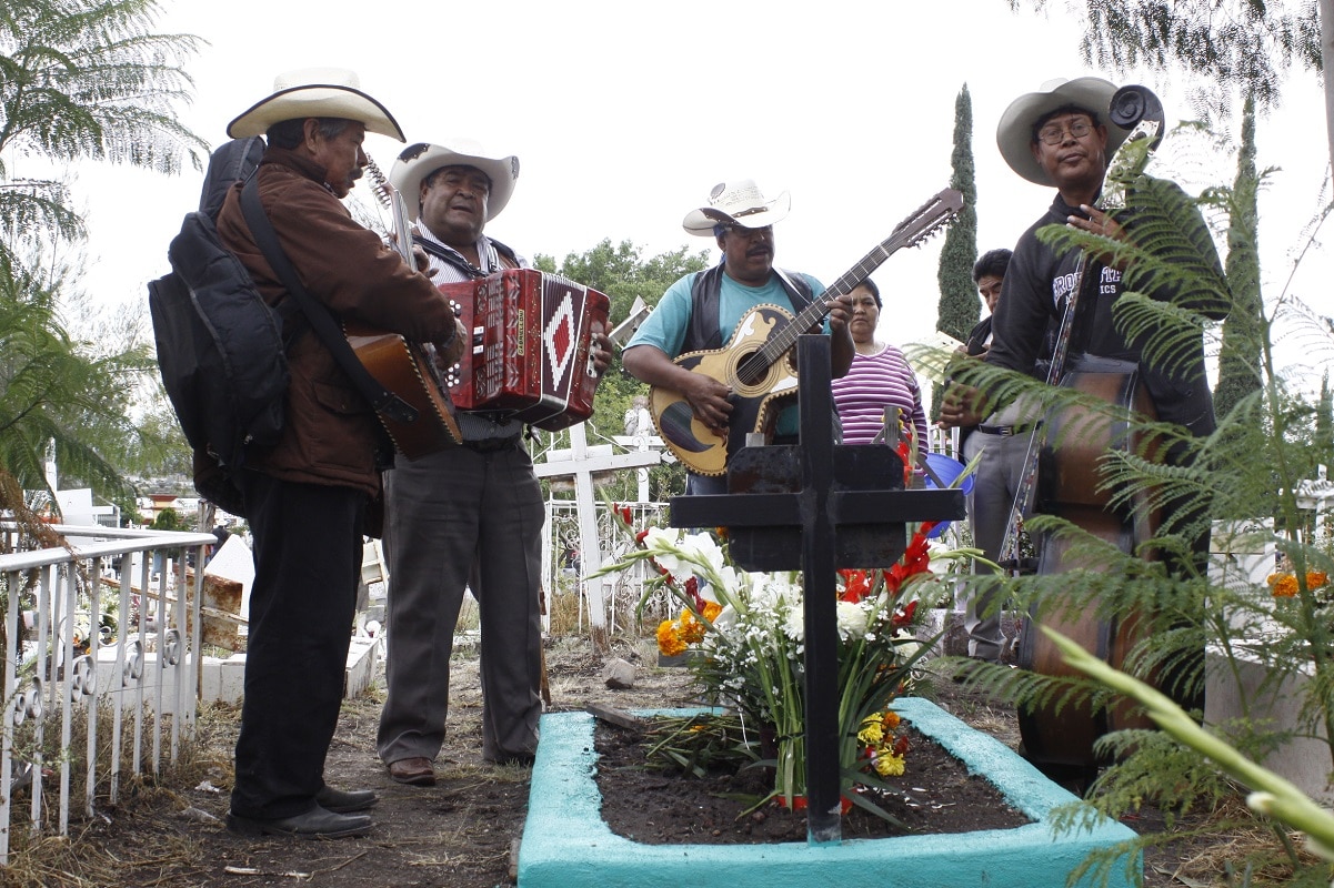 No podrás llevar música ni comida a los panteones este 1 y 2 de noviembre