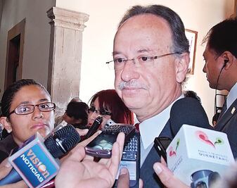 Calzada se reúne con titular