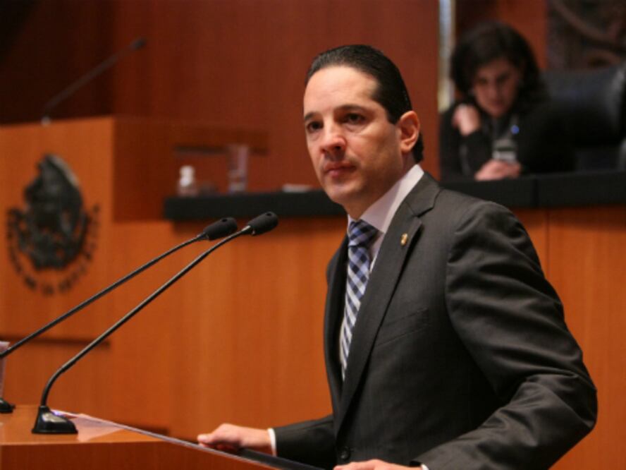 Senador reporta el robo de su camioneta